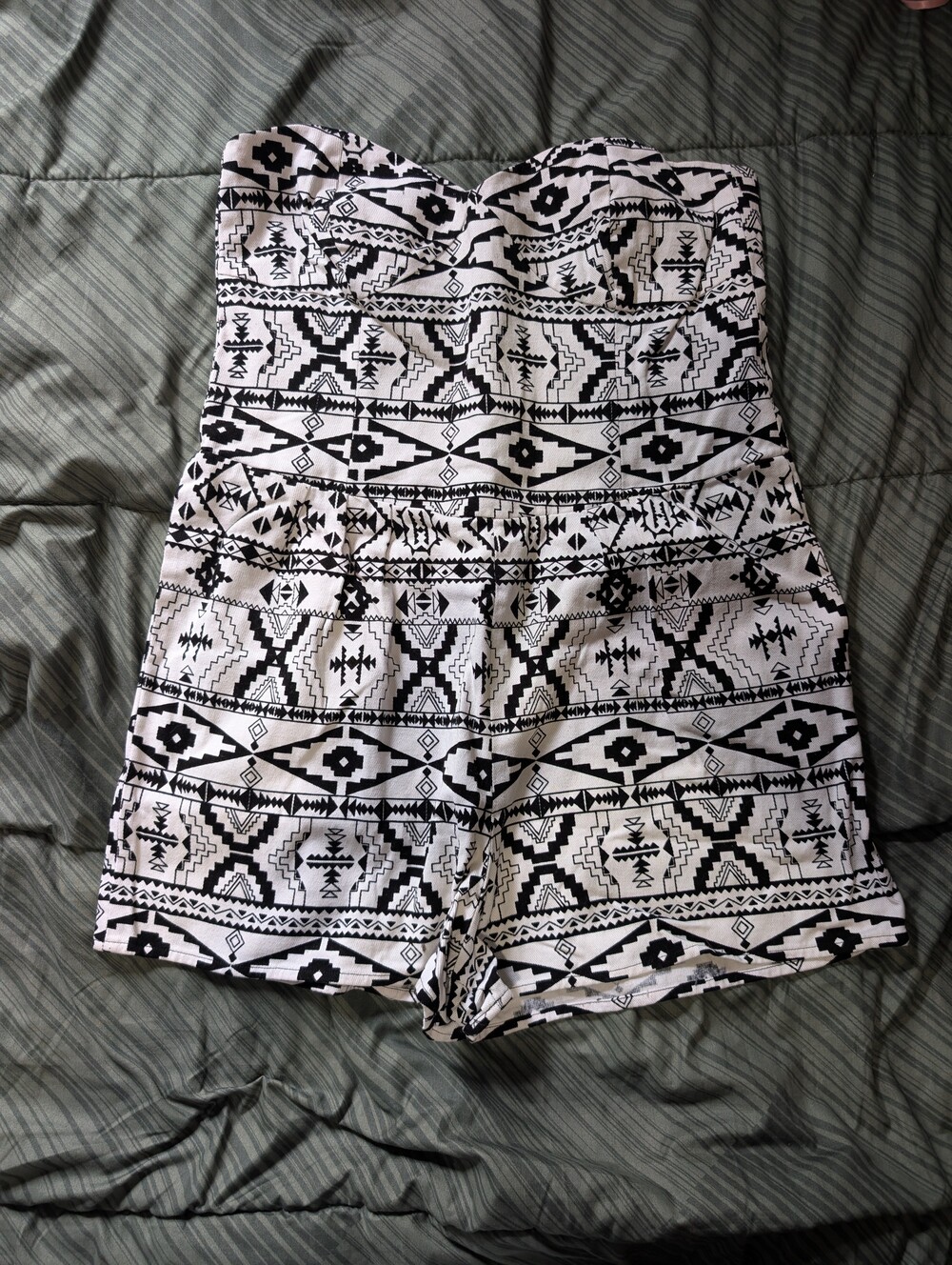 dolce Vita Geometric High-Waist Shorts in Black & White